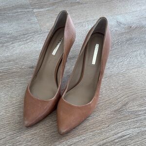 BCBGMaxAzria Women's Tan Heels